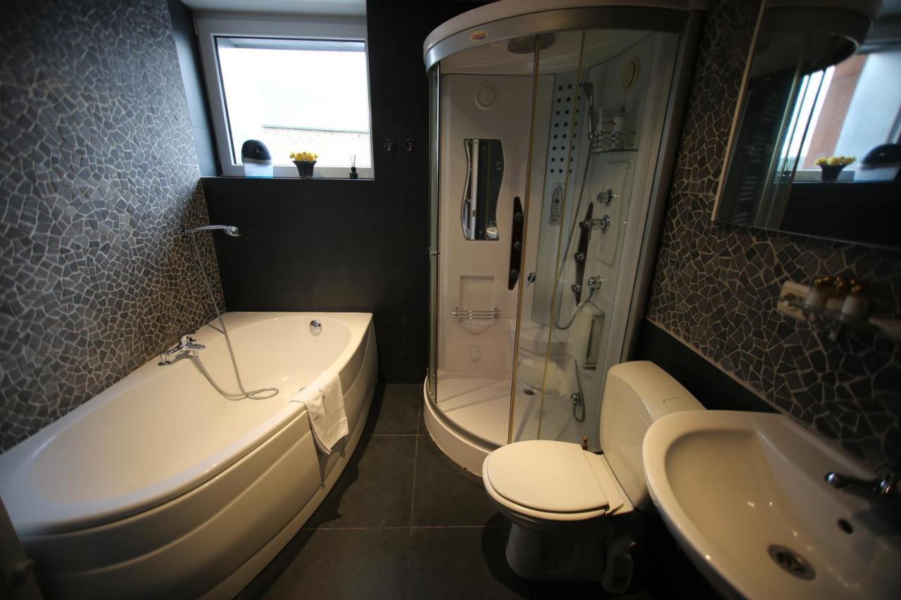 Barsy 34 Hotel Havelange Bagian luar foto